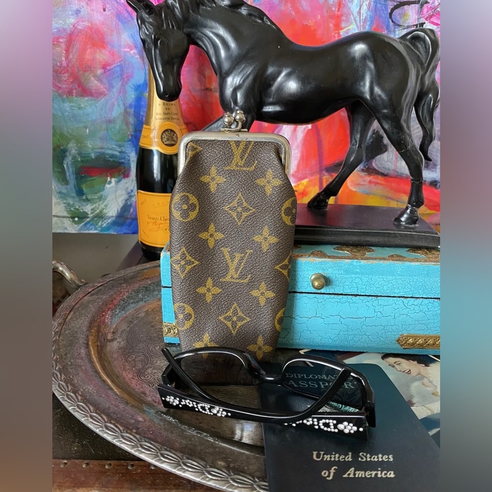 Ultra Rare Vintage LOUIS VUITTON Saks Fifth Ave Sun Glasses Glass Case French Co